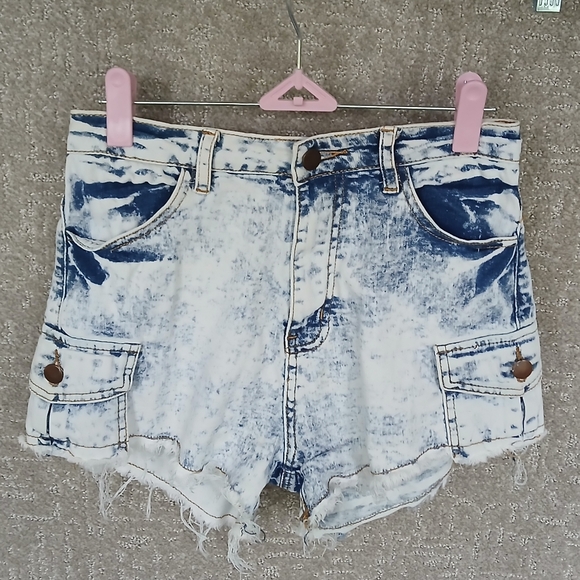36 Point 5 Pants - High-waisted, Distressed Acid-wash Jean Shorts with Cargo Pockets Medium